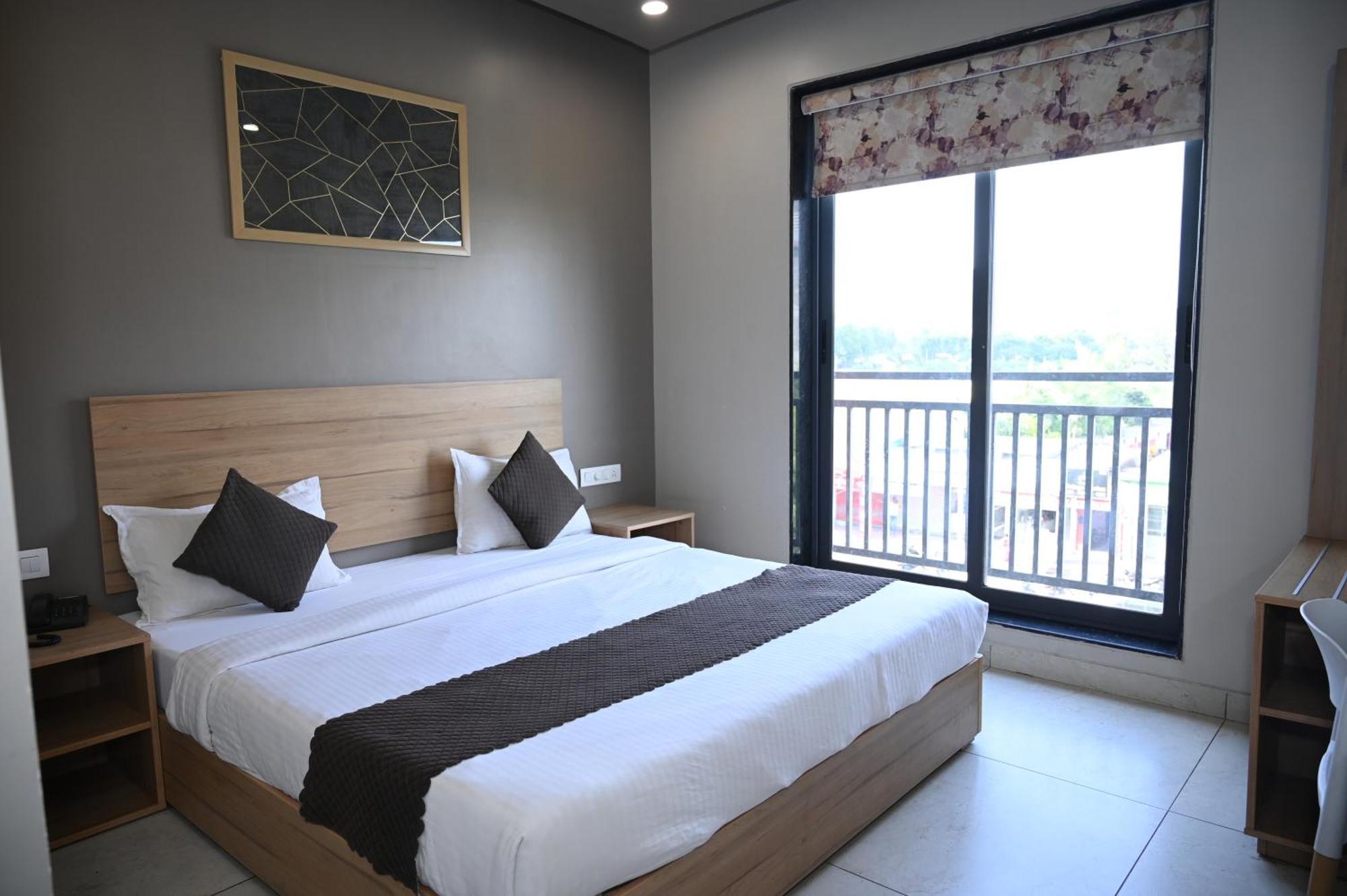 Sheer Bliss Hotel Удайпур Екстериор снимка